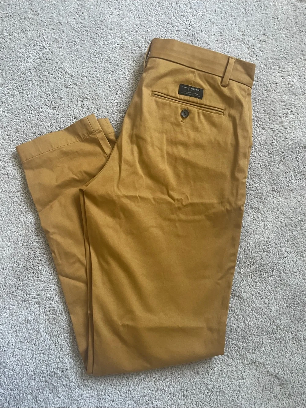 Banana Republic Men's Mustard Mason Athletic Tapered Fit Chino Pants